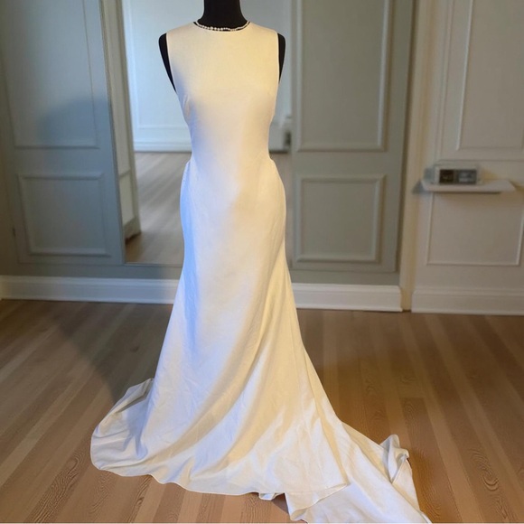 Brand New Unaltered | Sarah Seven Cassiopeia | Chapel Length Wedding Gown Size 8 - Picture 7 of 16